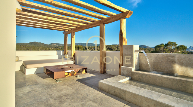 Beautiful Blakstad villa with sea views for sale