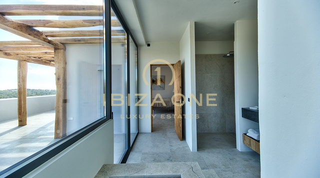 Beautiful Blakstad villa with sea views for sale