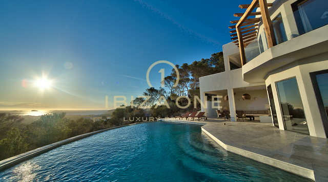 Hermosa villa Blakstad con vistas al mar en venta