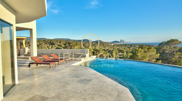 Beautiful Blakstad villa with sea views for sale
