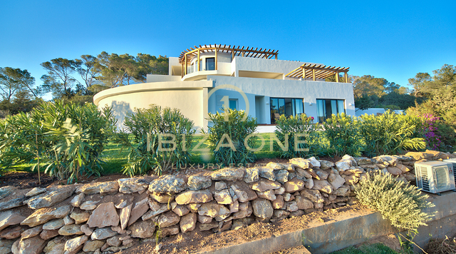 Hermosa villa Blakstad con vistas al mar en venta