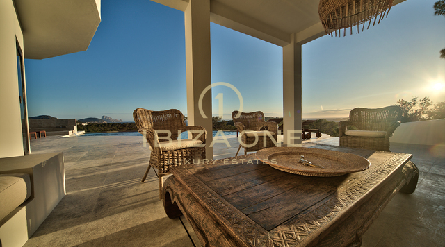 Hermosa villa Blakstad con vistas al mar en venta