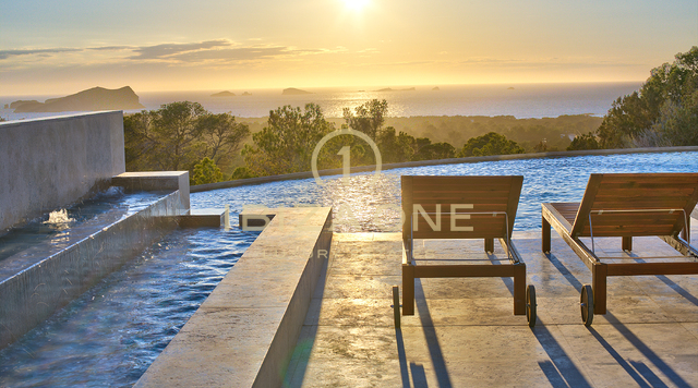 Hermosa villa Blakstad con vistas al mar en venta