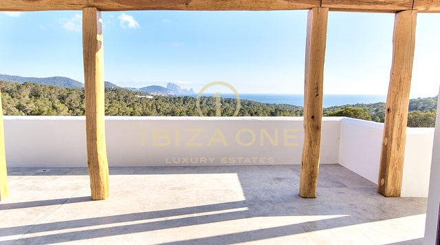 Beautiful Blakstad villa with sea views for sale