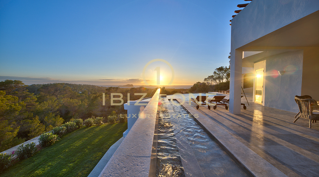 Hermosa villa Blakstad con vistas al mar en venta