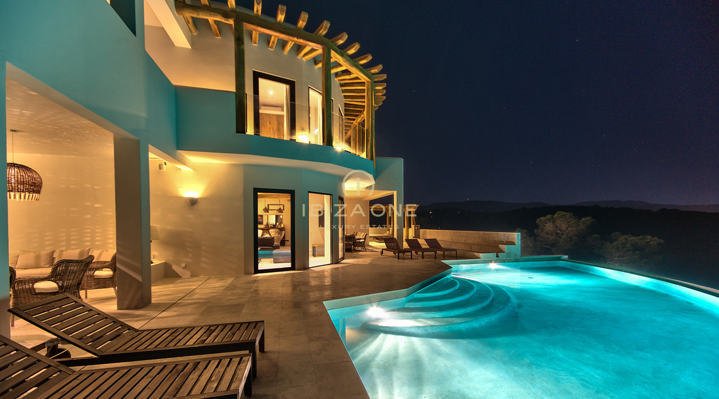 Hermosa villa Blakstad con vistas al mar en venta