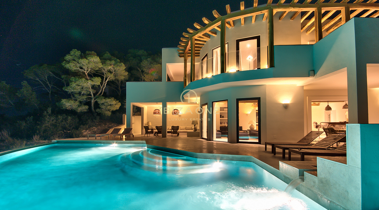 Hermosa villa Blakstad con vistas al mar en venta