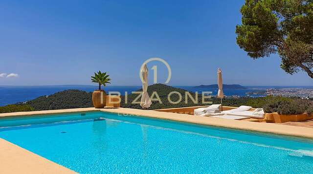 Villa in stile country marocchino con vista sul mare e Dalt Vila in vendita