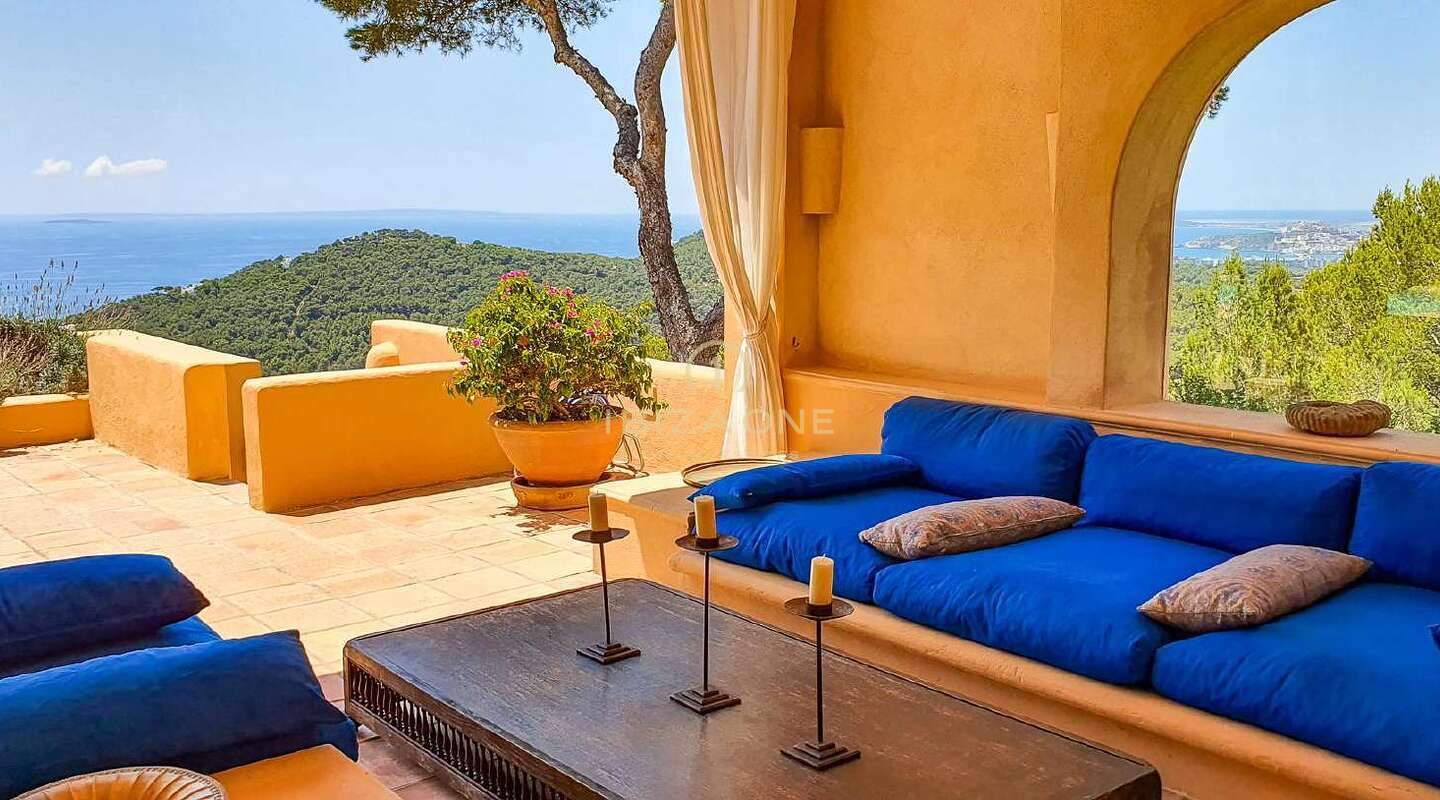 Villa im marokkanischen Landhausstil mit Blick auf das Meer und Dalt Vila zum Verkauf