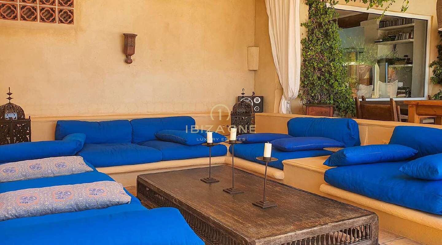 Villa im marokkanischen Landhausstil mit Blick auf das Meer und Dalt Vila zum Verkauf