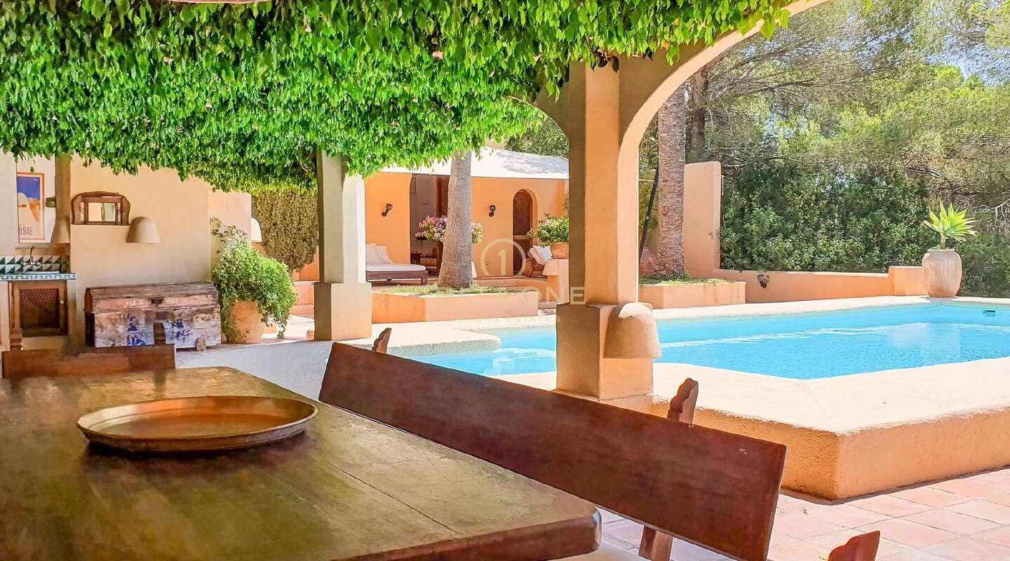 فيلا مغربية على الطراز الريفي مطلة على البحر و Dalt Vila للبيع