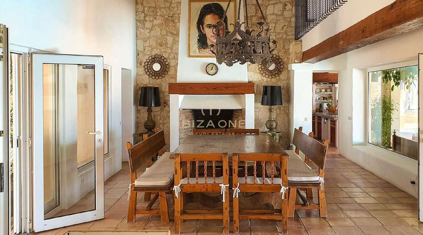 Villa im marokkanischen Landhausstil mit Blick auf das Meer und Dalt Vila zum Verkauf