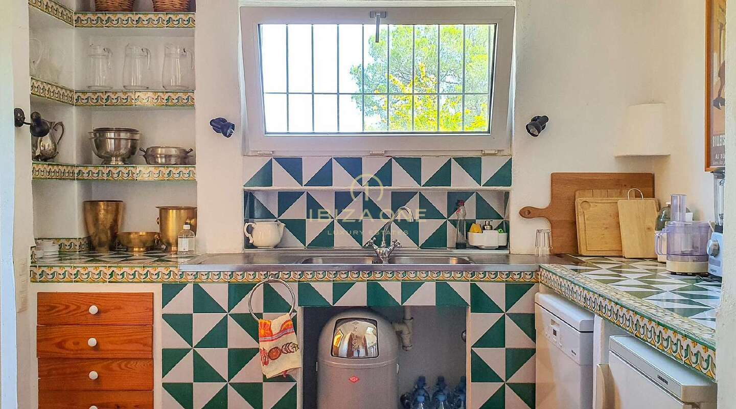 Villa in Marokkaanse landelijke stijl met uitzicht op de zee en Dalt Vila te koop