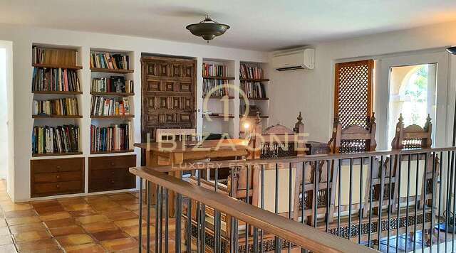 Villa im marokkanischen Landhausstil mit Blick auf das Meer und Dalt Vila zum Verkauf