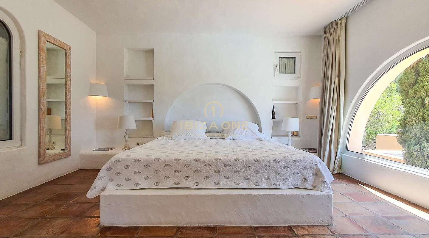 Villa im marokkanischen Landhausstil mit Blick auf das Meer und Dalt Vila zum Verkauf