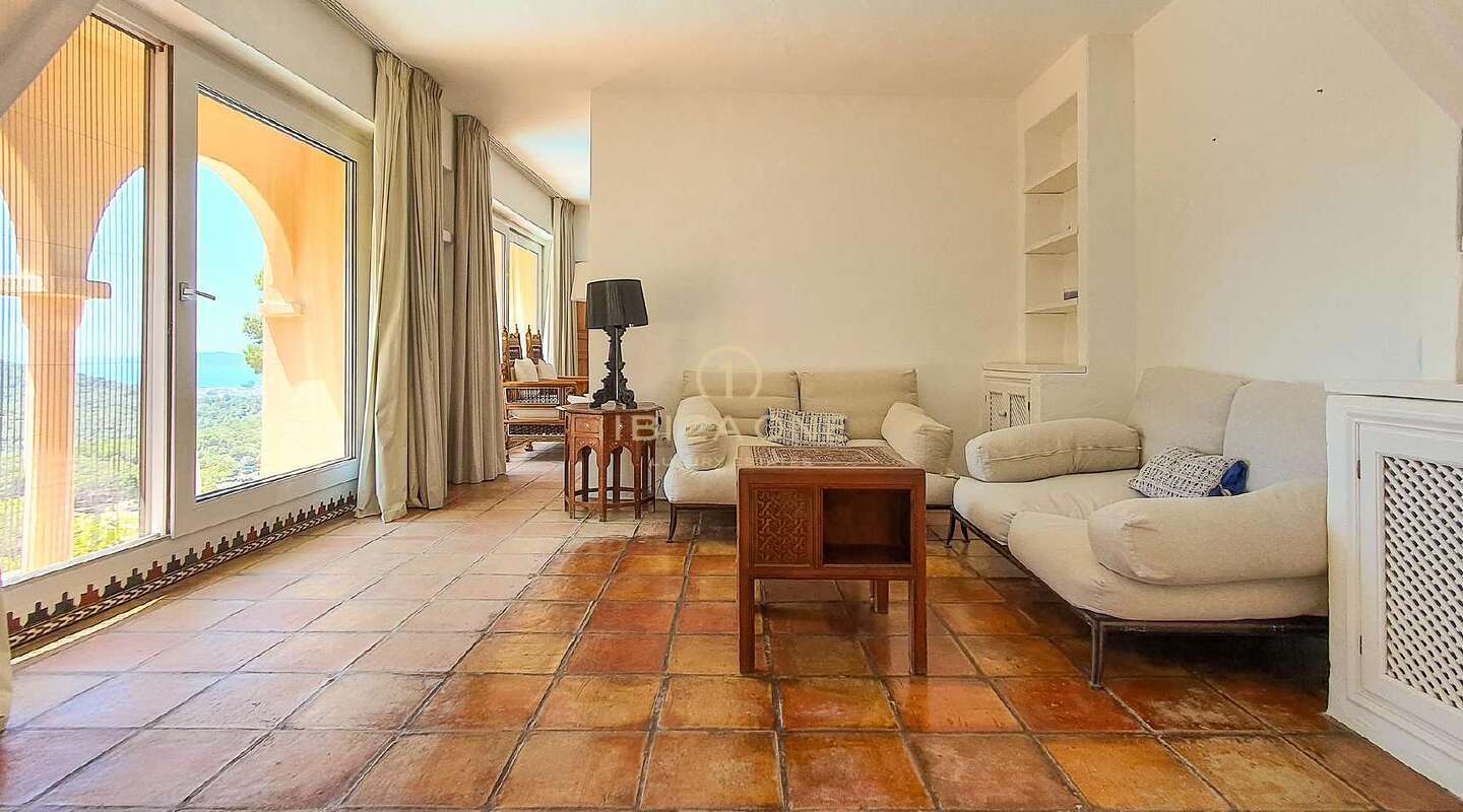 Villa in stile country marocchino con vista sul mare e Dalt Vila in vendita