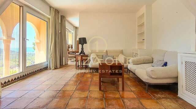 Villa im marokkanischen Landhausstil mit Blick auf das Meer und Dalt Vila zum Verkauf