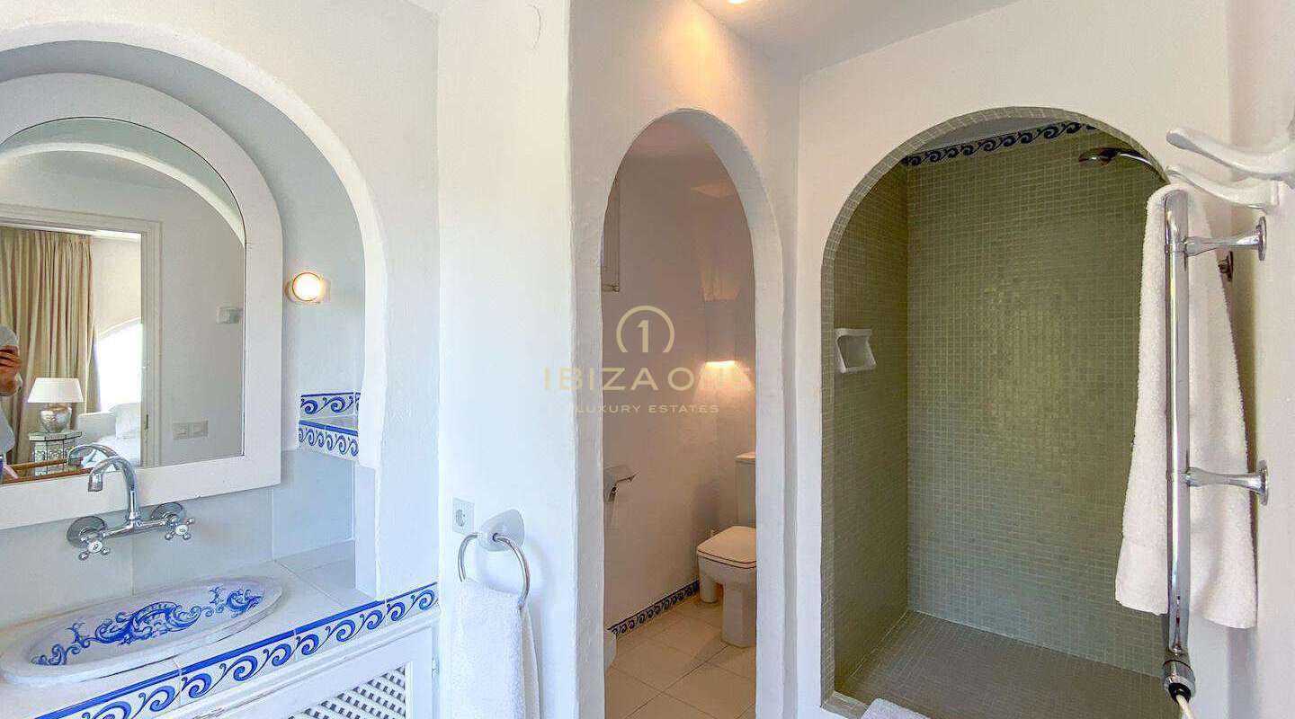 فيلا مغربية على الطراز الريفي مطلة على البحر و Dalt Vila للبيع