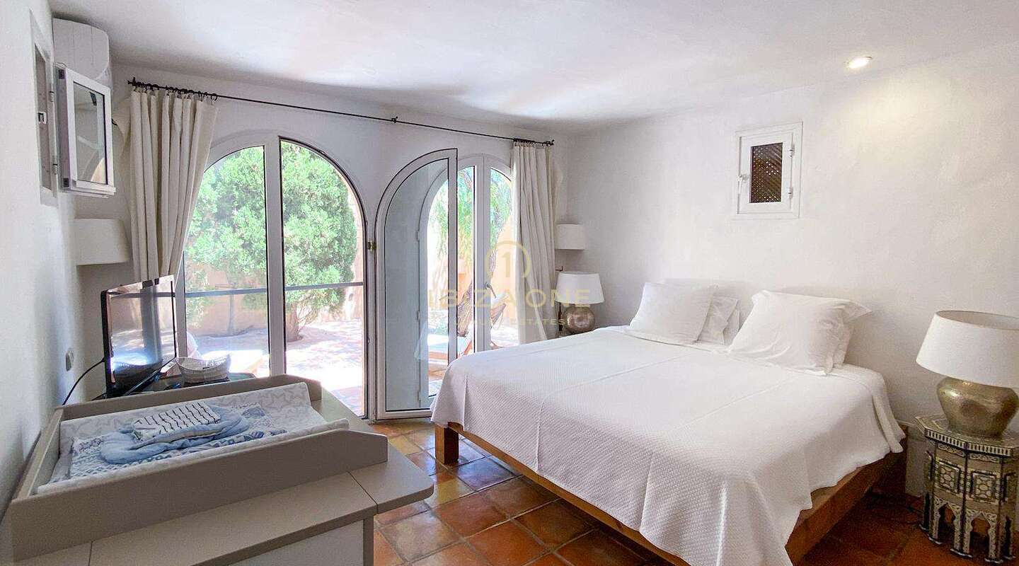 Moroccan country style villa with views of the sea and Dalt Vila for sale