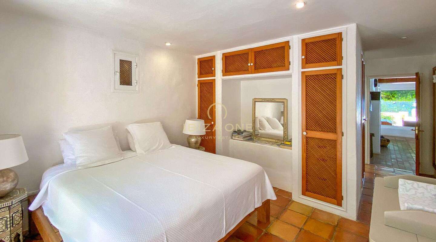 Villa im marokkanischen Landhausstil mit Blick auf das Meer und Dalt Vila zum Verkauf