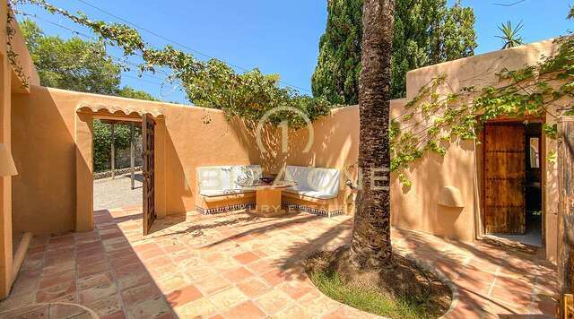 Villa in stile country marocchino con vista sul mare e Dalt Vila in vendita