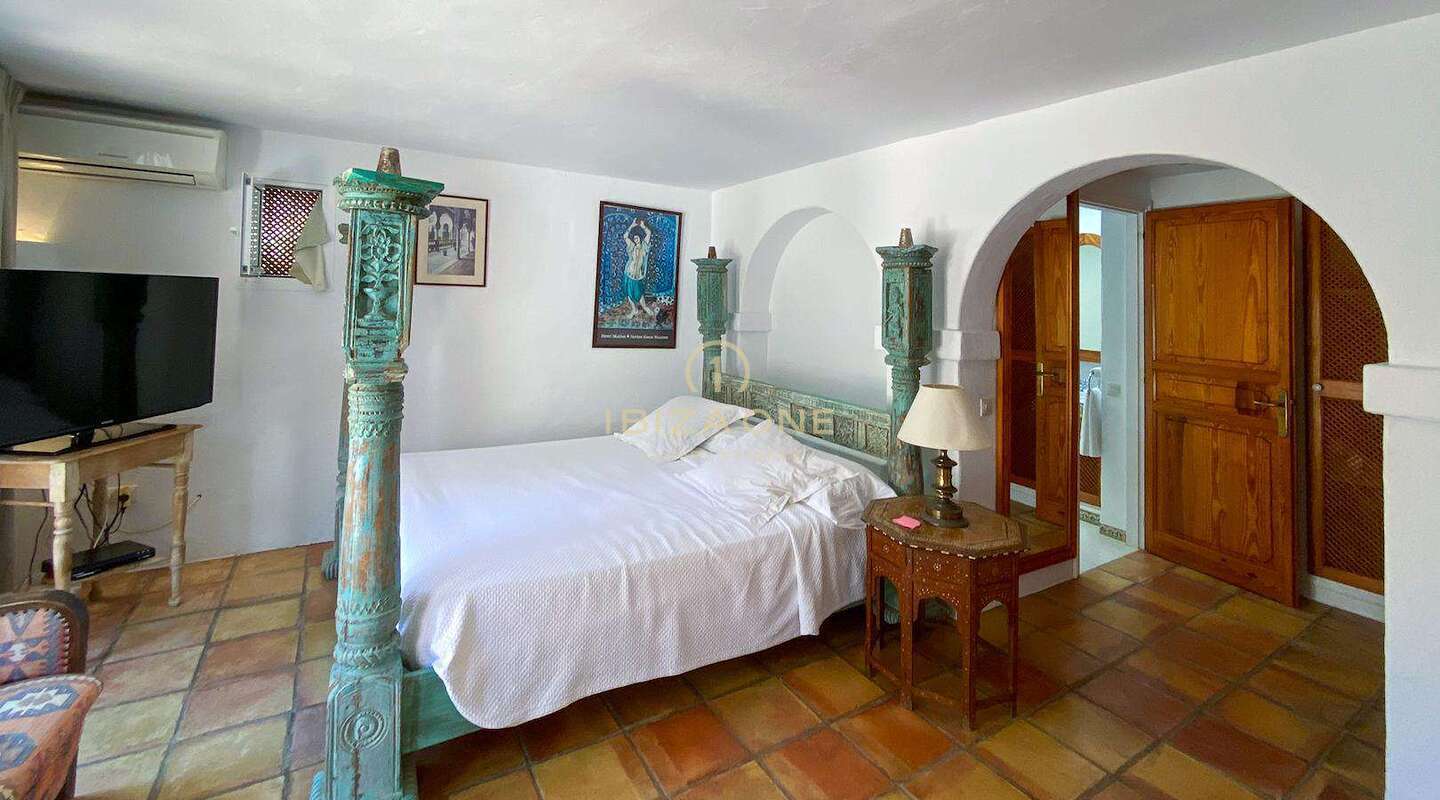 Villa im marokkanischen Landhausstil mit Blick auf das Meer und Dalt Vila zum Verkauf