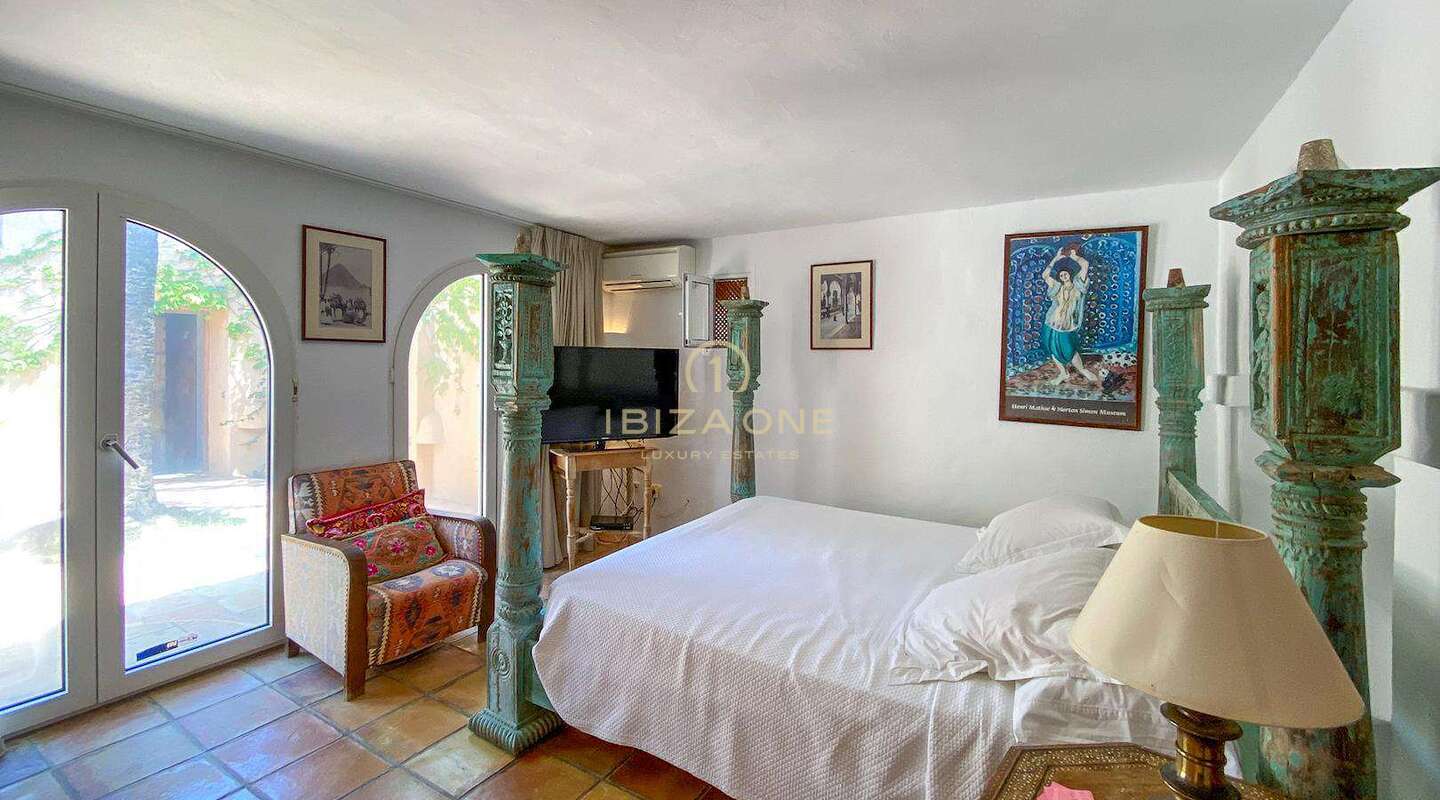 Villa im marokkanischen Landhausstil mit Blick auf das Meer und Dalt Vila zum Verkauf