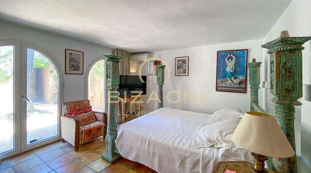 Villa in stile country marocchino con vista sul mare e Dalt Vila in vendita