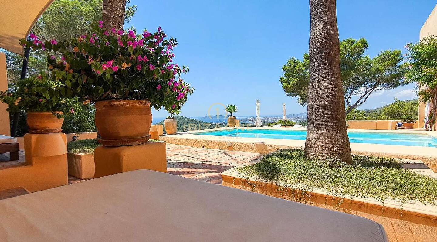 Villa in stile country marocchino con vista sul mare e Dalt Vila in vendita