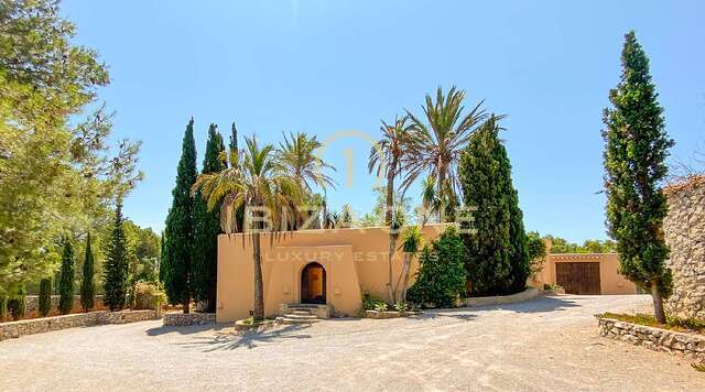 Villa in stile country marocchino con vista sul mare e Dalt Vila in vendita