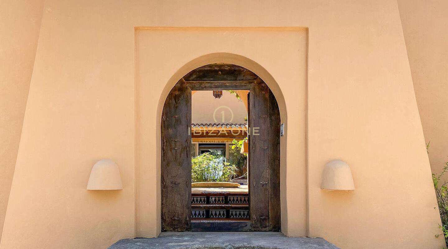 Moroccan country style villa with views of the sea and Dalt Vila for sale
