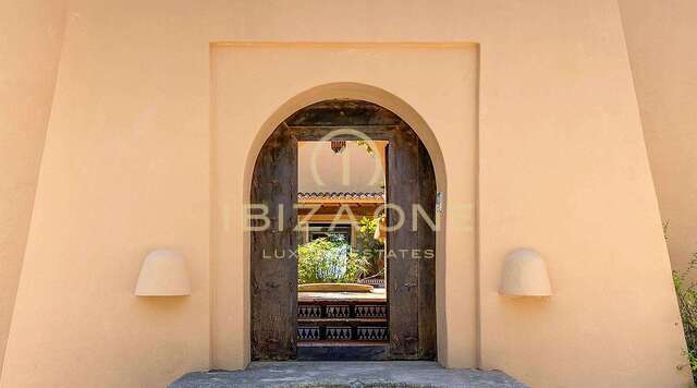 Villa in stile country marocchino con vista sul mare e Dalt Vila in vendita