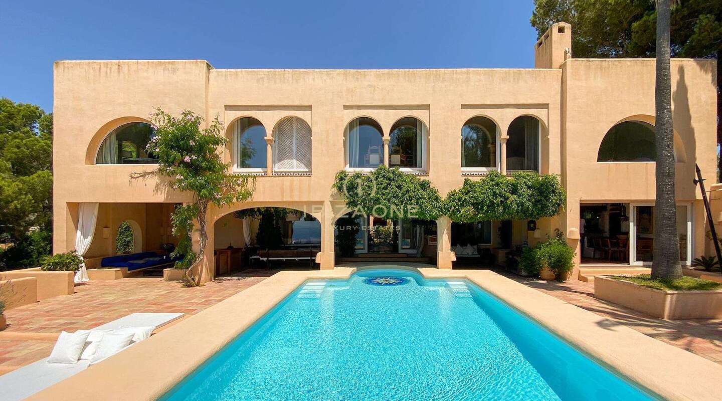 Villa im marokkanischen Landhausstil mit Blick auf das Meer und Dalt Vila zum Verkauf