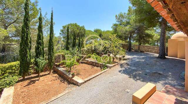Villa in stile country marocchino con vista sul mare e Dalt Vila in vendita