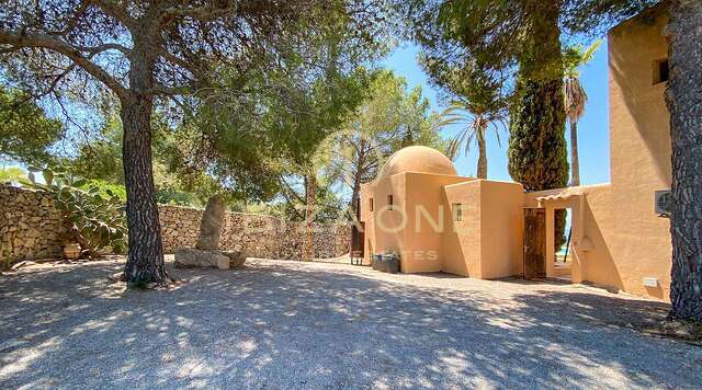 Villa in stile country marocchino con vista sul mare e Dalt Vila in vendita