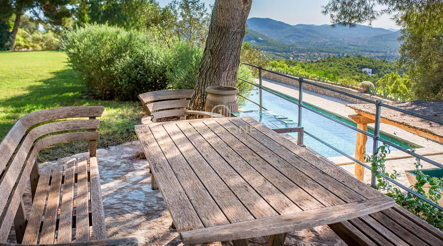 Blakstad Villa única y artística con increíbles 180 vistas al mar y casa de invitados en venta