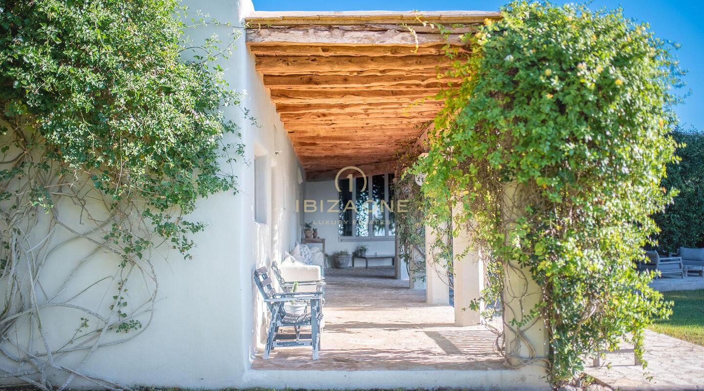 Blakstad Villa única y artística con increíbles 180 vistas al mar y casa de invitados en venta