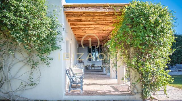 Unique and artistic Blakstad villa with incredible 180 sea views and guest house for sale