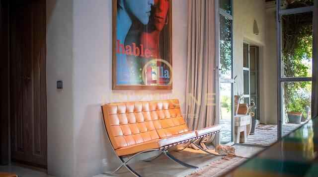Blakstad Villa única y artística con increíbles 180 vistas al mar y casa de invitados en venta