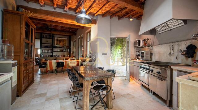 Blakstad Villa unique et artistique avec 180 vues incroyables sur la mer et maison d'hôtes à vendre