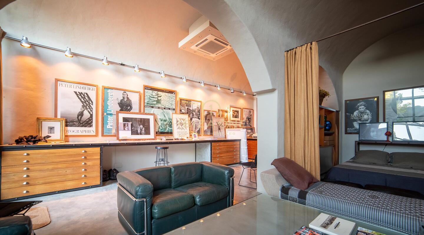 Blakstad Villa única y artística con increíbles 180 vistas al mar y casa de invitados en venta