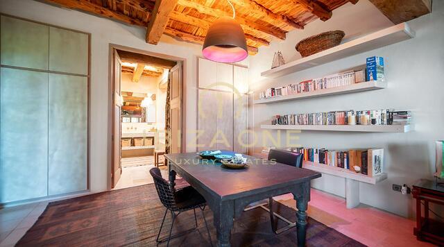 Blakstad Villa única y artística con increíbles 180 vistas al mar y casa de invitados en venta