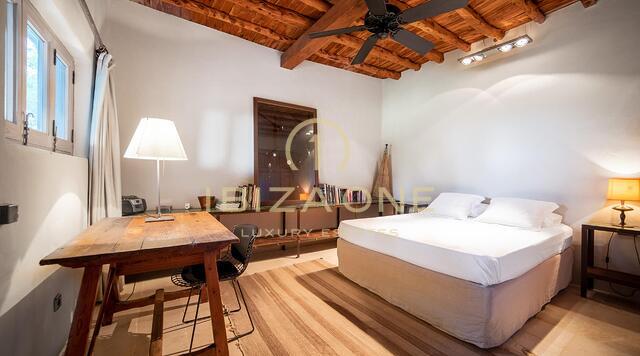 Unique and artistic Blakstad villa with incredible 180 sea views and guest house for sale