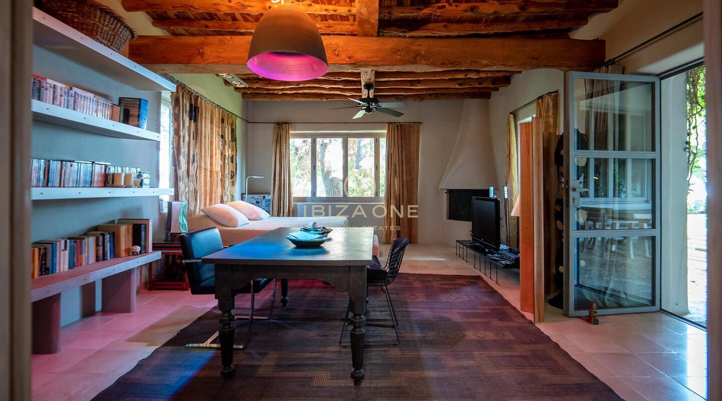 Unieke en artistieke Blakstad villa met ongelofelijk 180 zeezicht en gastenverblijf te koop