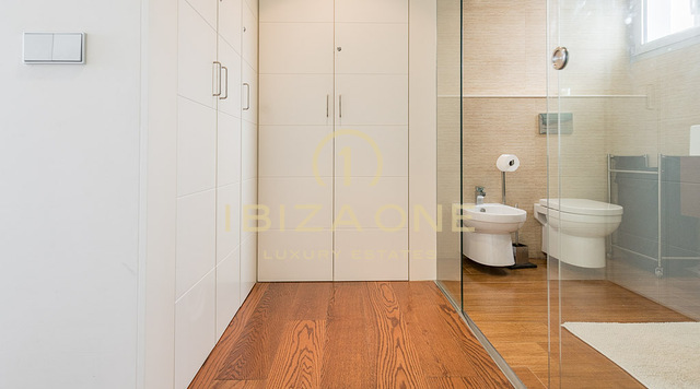 Penthouse situé au centre en excellent état à vendre