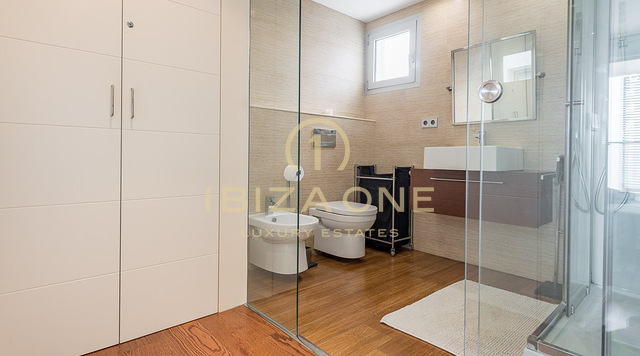 Centrally located penthouse in top condition for sale