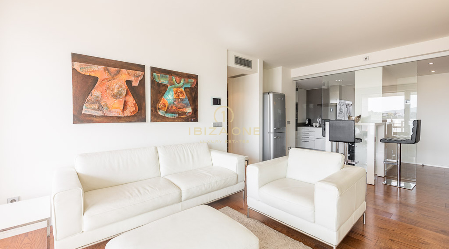 Centrally located penthouse in top condition for sale