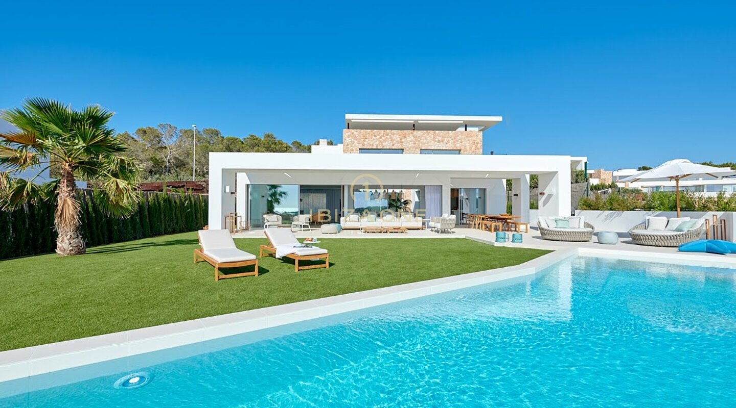 Villa de luxe moderne nouvellement construite avec une vue incroyable sur le coucher du soleil et la mer dans une urbanisation privée à vendre, Ibiza