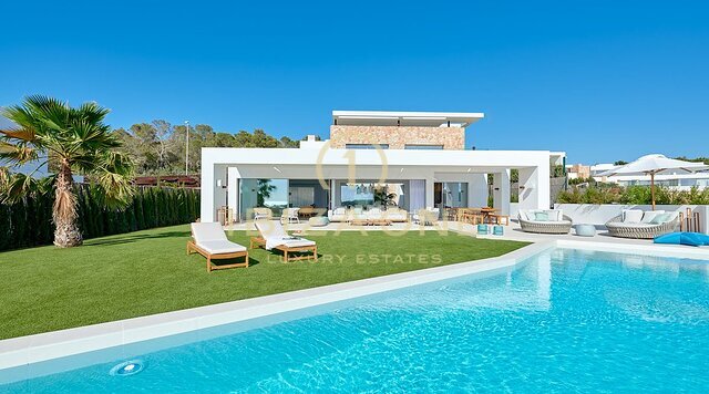Villa de luxe moderne nouvellement construite avec une vue incroyable sur le coucher du soleil et la mer dans une urbanisation privée à vendre, Ibiza