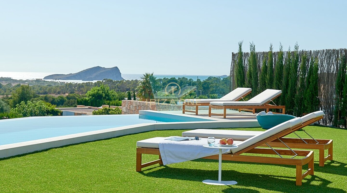 Villa de luxe moderne nouvellement construite avec une vue incroyable sur le coucher du soleil et la mer dans une urbanisation privée à vendre, Ibiza
